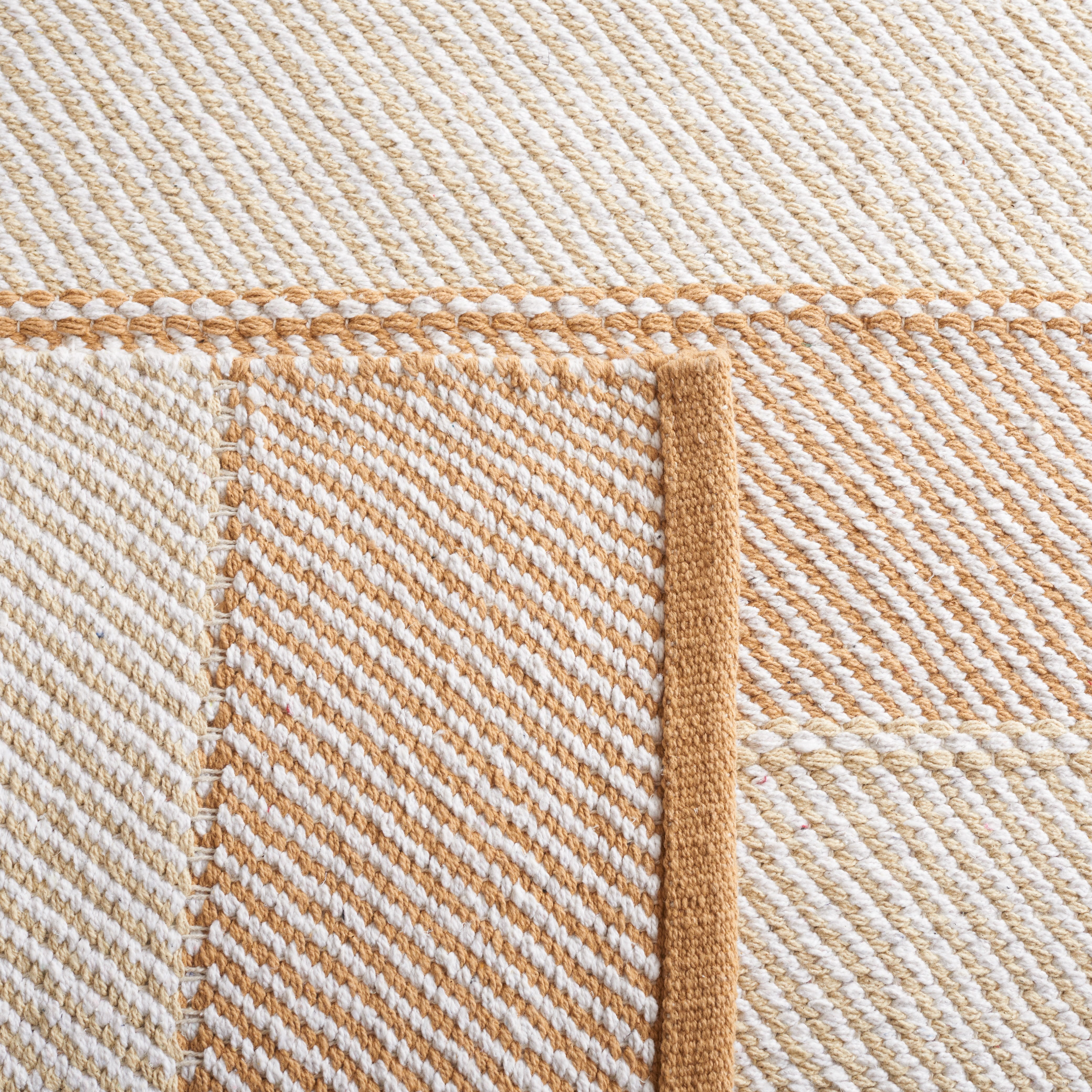 SAFAVIEH Striped Kilim Yadira Striped Cotton Area Rug, Beige/Gold, 5' x 8'