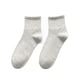 thumbnail image 3 of Medias de caña media con diseño de hoja de arce de estilo europeo y americano para hombre, calcetines de algodón para otoño e invierno, calcetines de baloncesto deportivos personalizados de estilo, 3 of 5