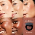 thumbnail image 4 of Iluminador y colorete en crema Saie Glow Sculpt Bronzeglow, 4 of 9