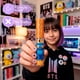 thumbnail image 4 of MAKEUPERIA Set de Brillo Labial para Niñas Las Guerreras Kpop, 12 Brillos Glitter Coleccionables con Sabor Uva, Cereza y Bubblegum, Fórmula Vegetal No Tóxica, Libres de Parabenos, 4 of 7