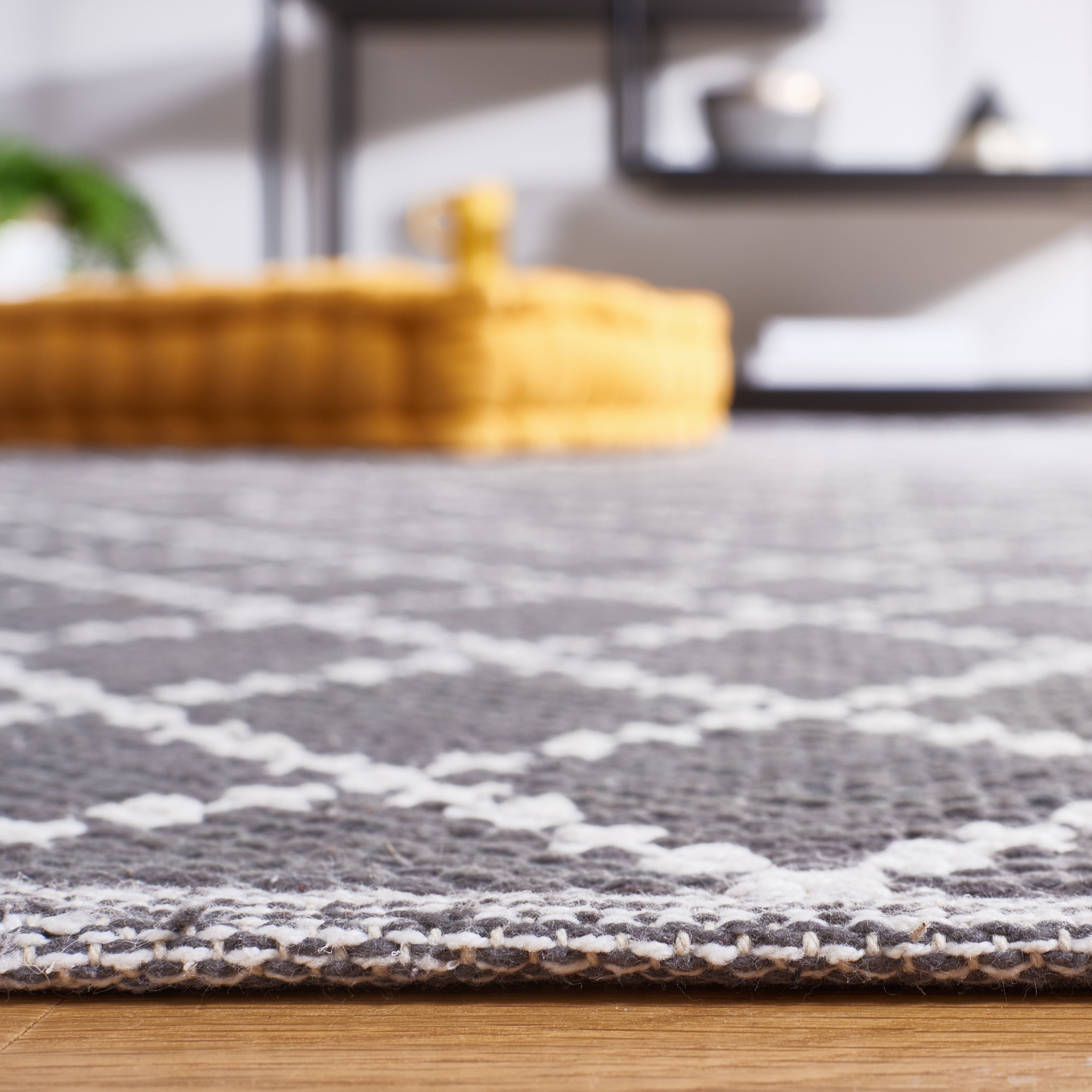 SAFAVIEH Montauk Jolyon Diamond Cotton Area Rug, Dark Grey/Ivory, 8' x 10'