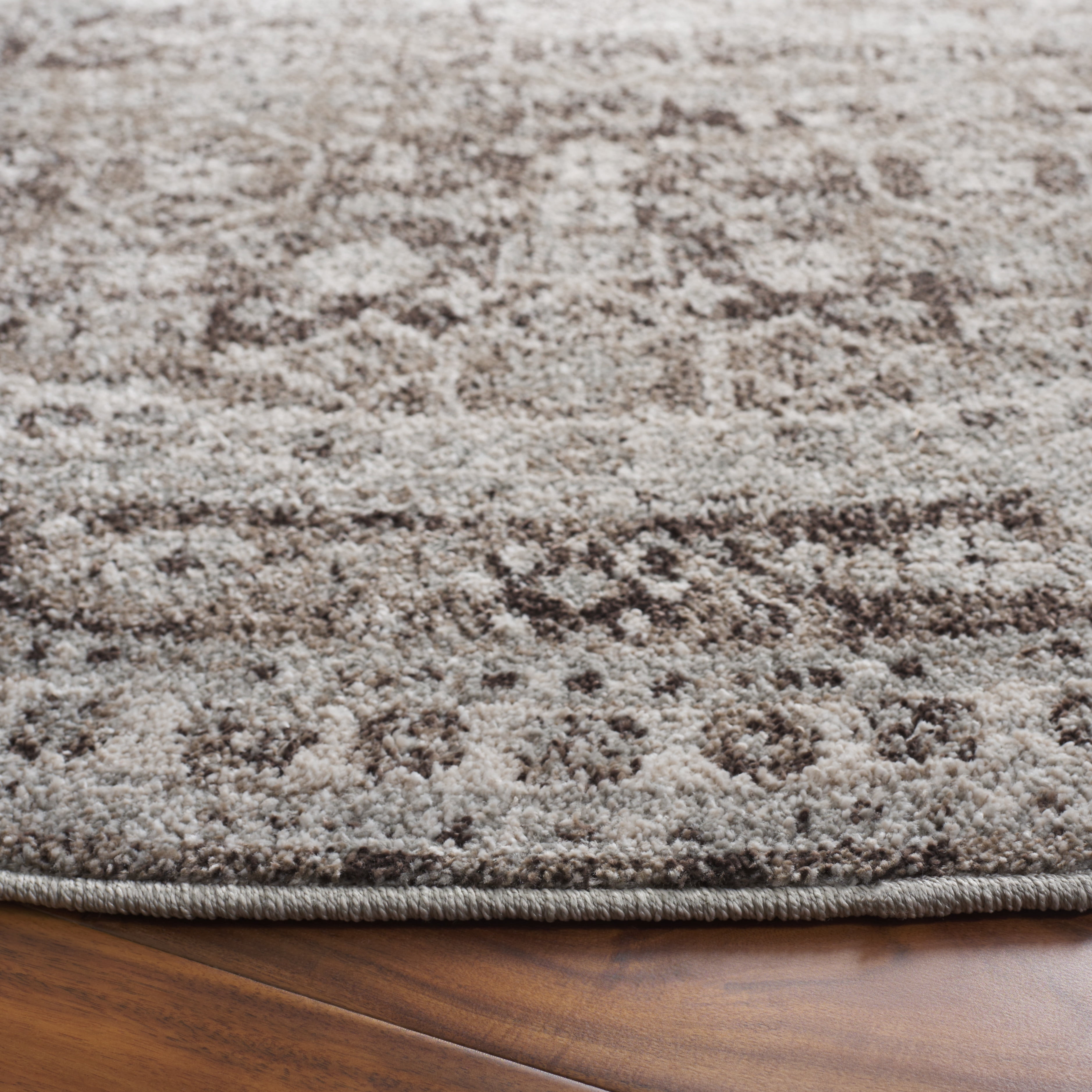 SAFAVIEH Vintage Tabriz Dimas Abstract Area Rug, Gray/Charcoal, 6'7" x 6'7" Round
