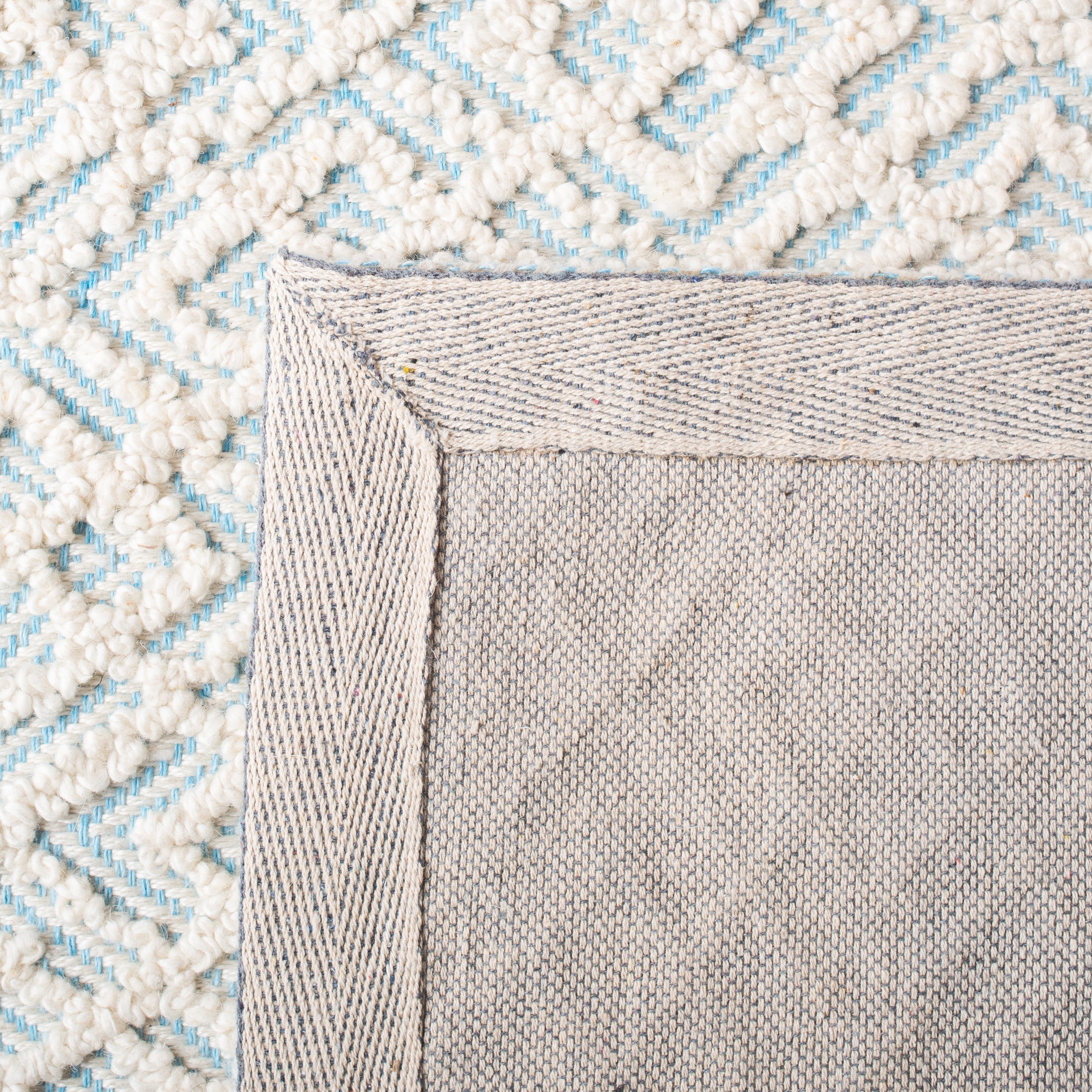 SAFAVIEH Martha Stewart Trace Diamond Area Rug, Ivory/Blue, 3' x 5'
