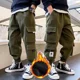 thumbnail image 3 of Pantalones para niños con forro polar, pantalones cargo holgados e informales, cálidos, de invierno, de terciopelo integrado, para niños, transfronterizos, 3 of 4