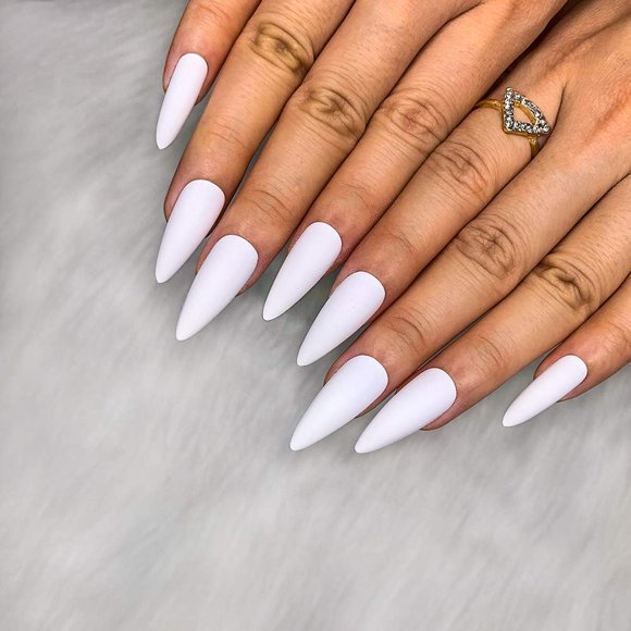 24pcs Fake Nails Matte Pure Color Medium Long Stiletto Almond Press on Nail False Tips Artificial Finger Manicure for Women and Girls (Black)