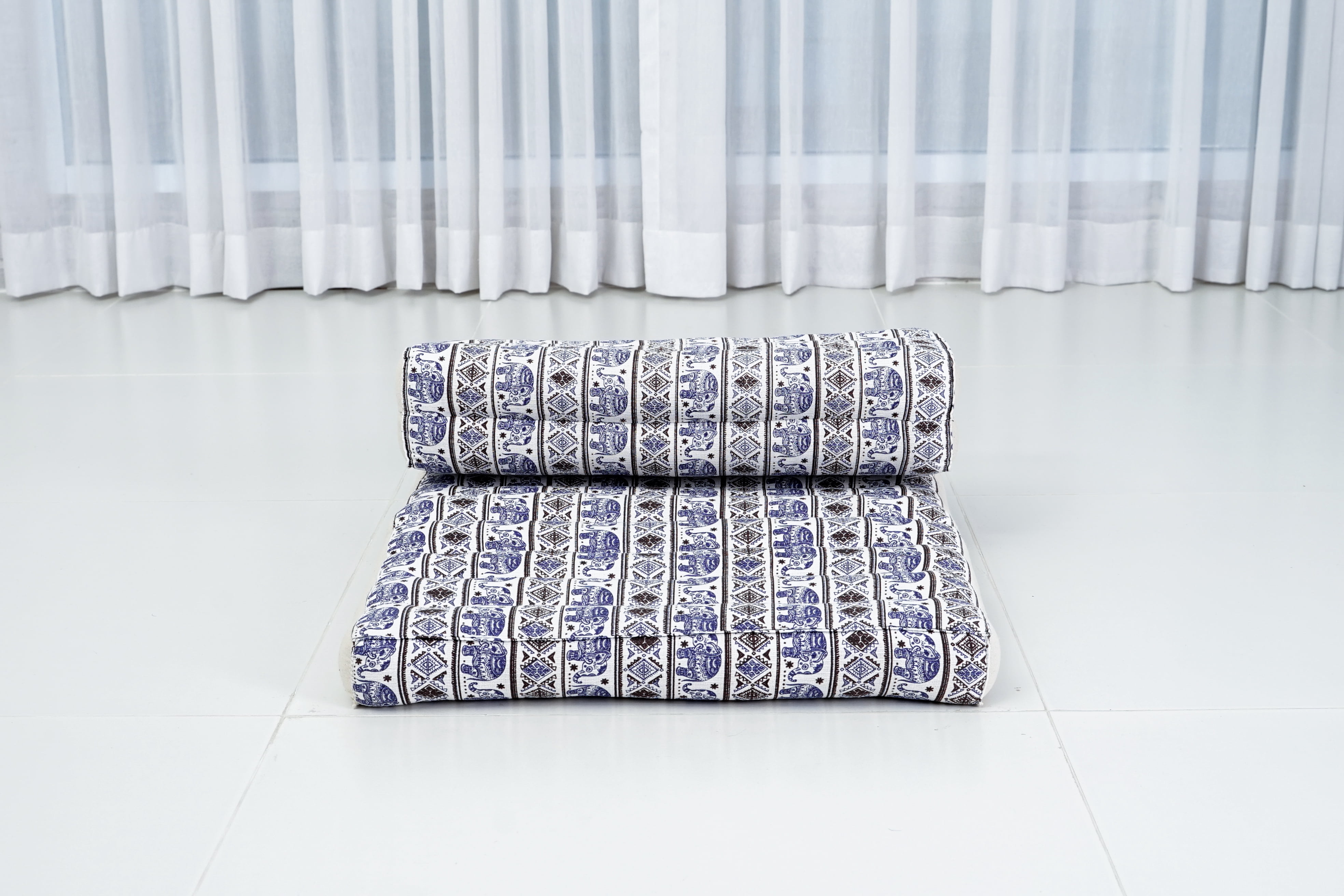 Leewadee Foldable Floor Mattress – 2 in 1 Floor Meditation Mat for Yoga and Relaxation, Seating Futon with Kapok, 20 x 28 inches, Blue White