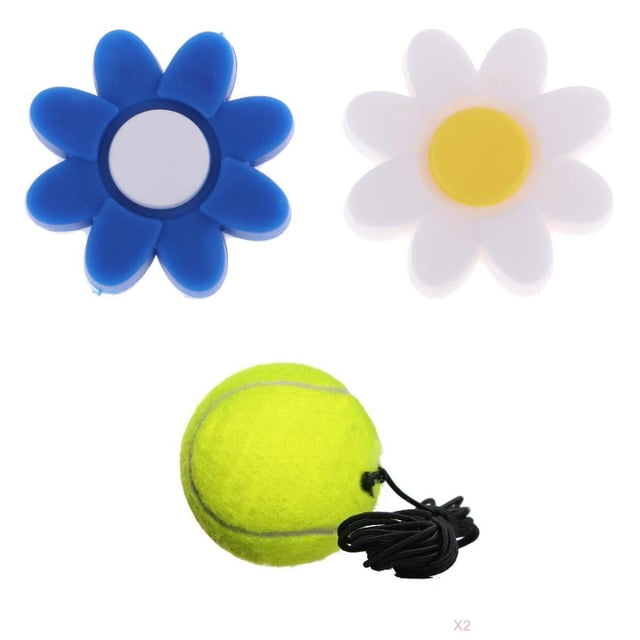 El entrenador de tenis a practicar pelota en la raqueta de la raqueta Amortiguadores de la