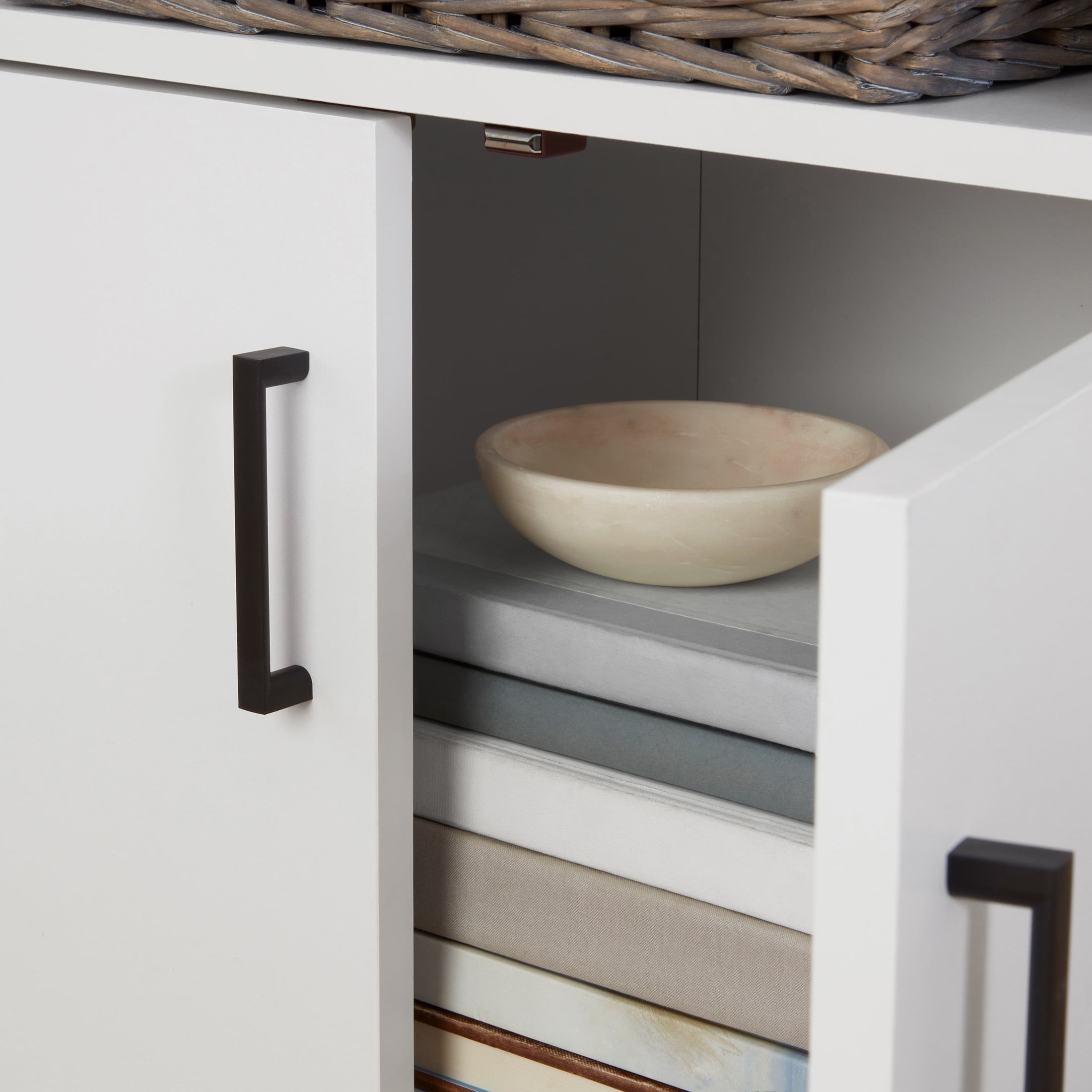 Mainstays Traditional 5 Shelf Bookcase with Doors, Soft White Finish  (图3)