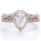 thumbnail image 1 of JeenMata Conjunto de Boda con Halo Pavé Cruzado, Filigrana Art Déco Piedra Lunar Arcoíris en Forma de Pera y Moissanita de 1,5 Quilates, Baño de Oro Rosa de 18 K sobre Plata, 1 of 6