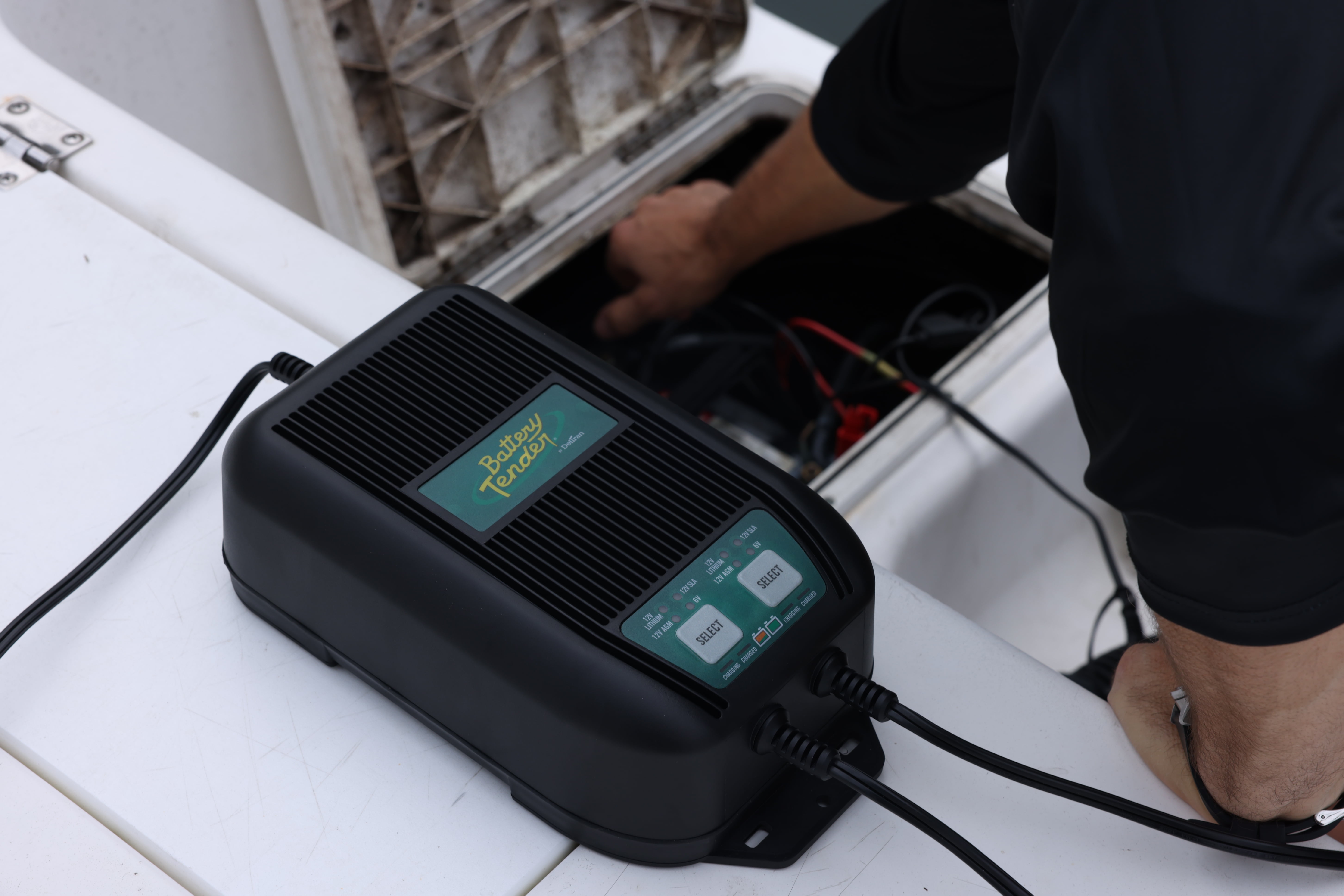 Battery Tender 6 AMP - 2 Bank Multibank Charger - 3 AMPs Per Bank - Selectable 12V / 6V - Smart and Switchable Multi Battery Charger and Maintainer - 022-1002-DL-WH