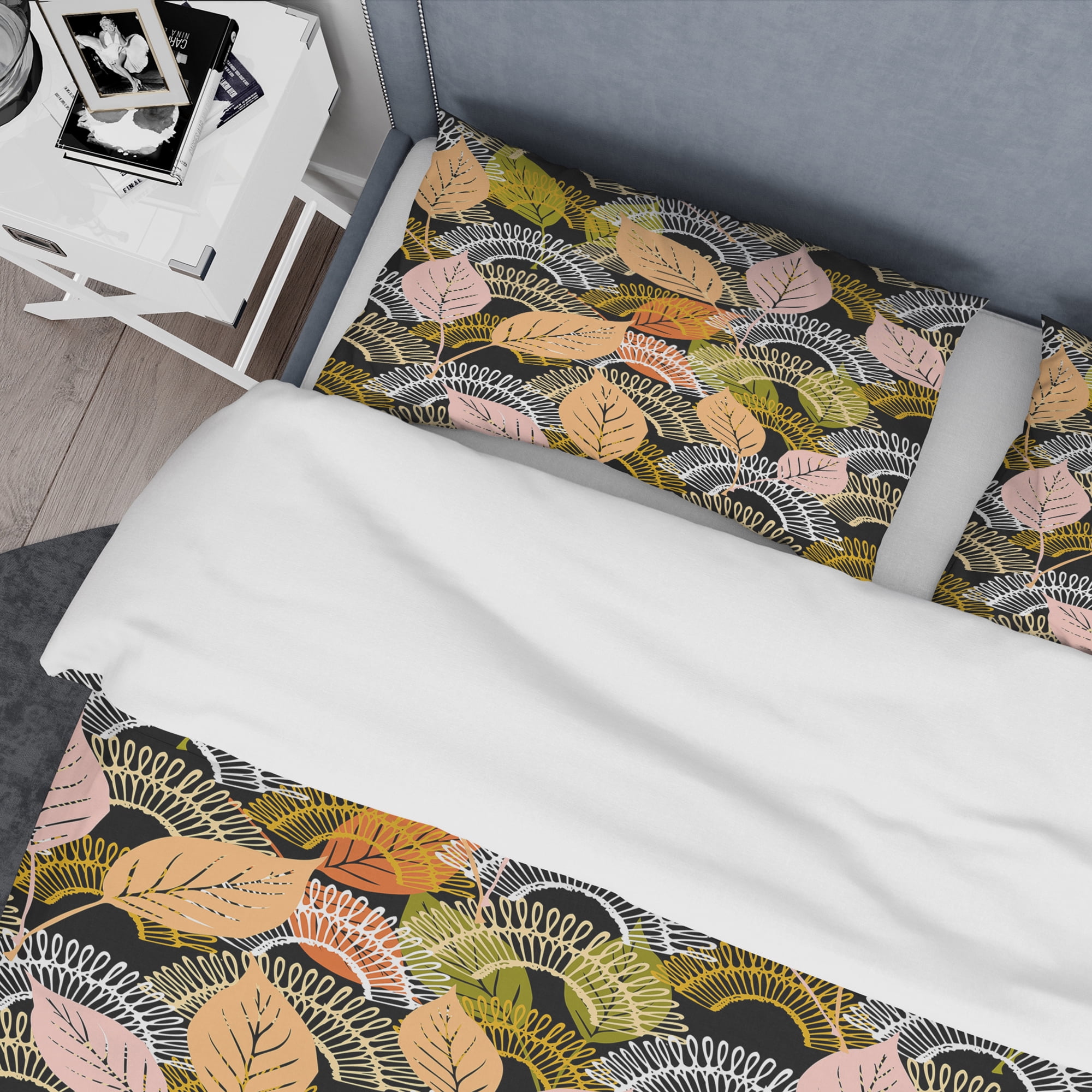 Designart 'Autumn leaves lace textured pattern' Mid-Century Modern Duvet Cover Set