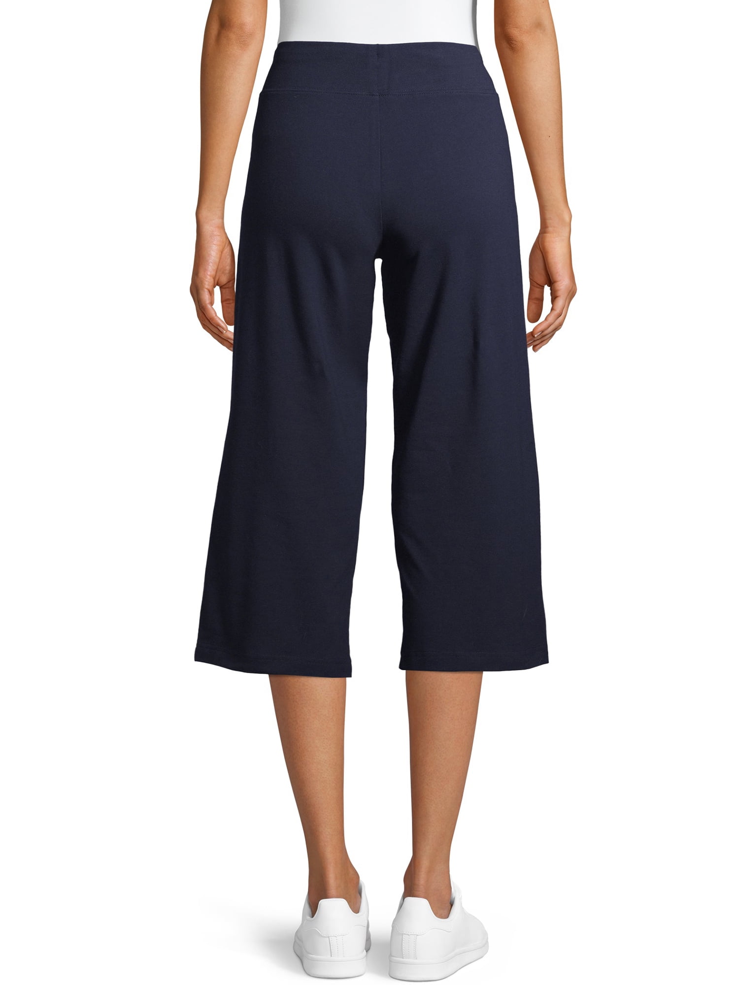 Athletic Works Women's Athleisure Relaxed Capri with Pockets