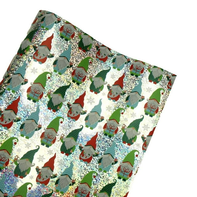 papel envoltura holiday time navideño gnomos 25 x 30 pulgadas fondo plateado — rollo holográfico con patrón repetido de gnomos con gorros rojos y verdes, regalos y copos de nieve; fondo metálico prismático, cuadrículas visibles para corte fácil, vista en 3/4 sobre fondo blanco; también apto para manualidades festivas.