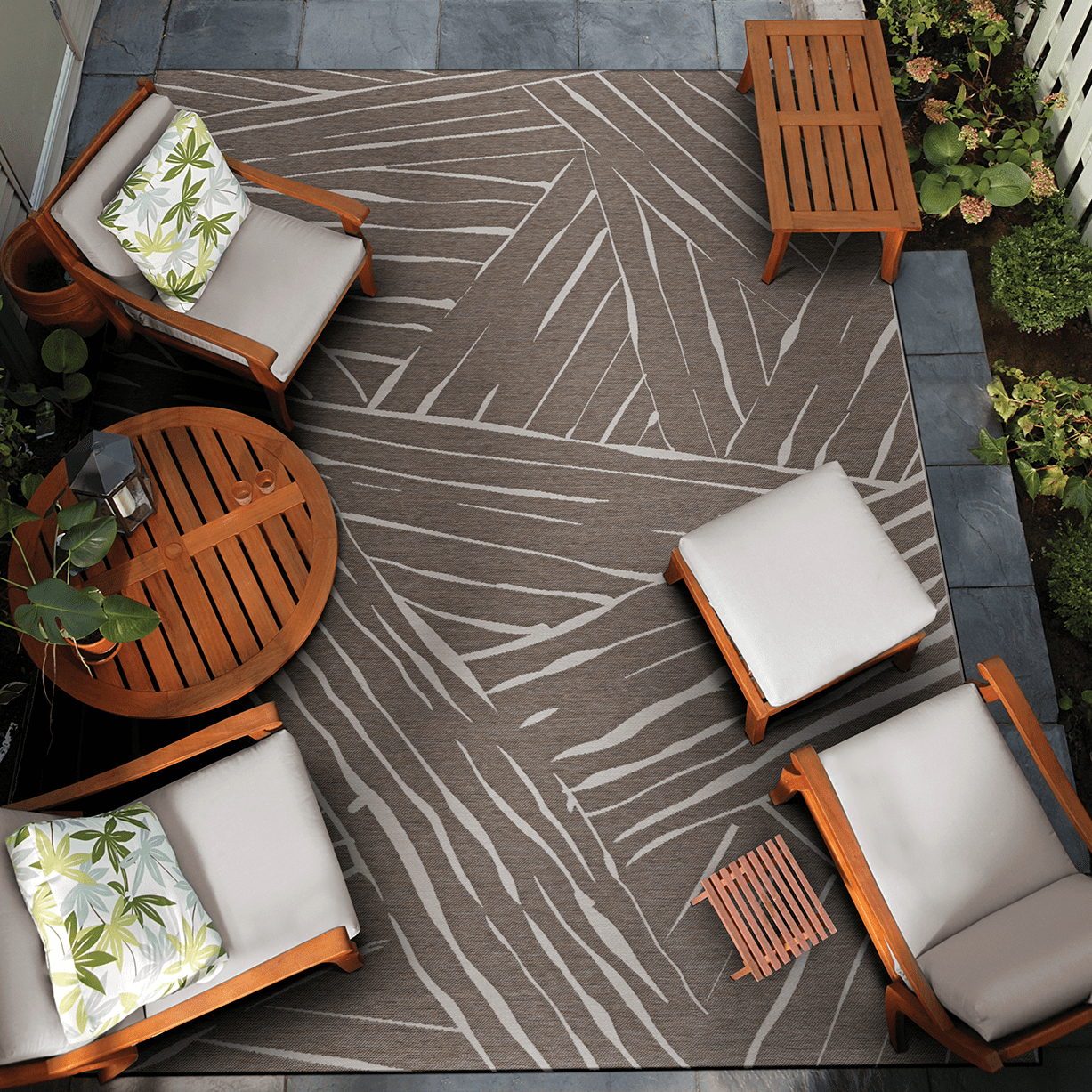 Couristan Dolce Parquet 8'1" x 11'2" Mocha Outdoor Rug