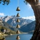 thumbnail image 1 of Campana de Viento de Metal Bronce 19 Pulgadas Decoración para Jardín Exterior, Adorno Colgante Melódico Retro Feng Shui para Patio, Terraza, Balcón o Hogar, 1 of 6