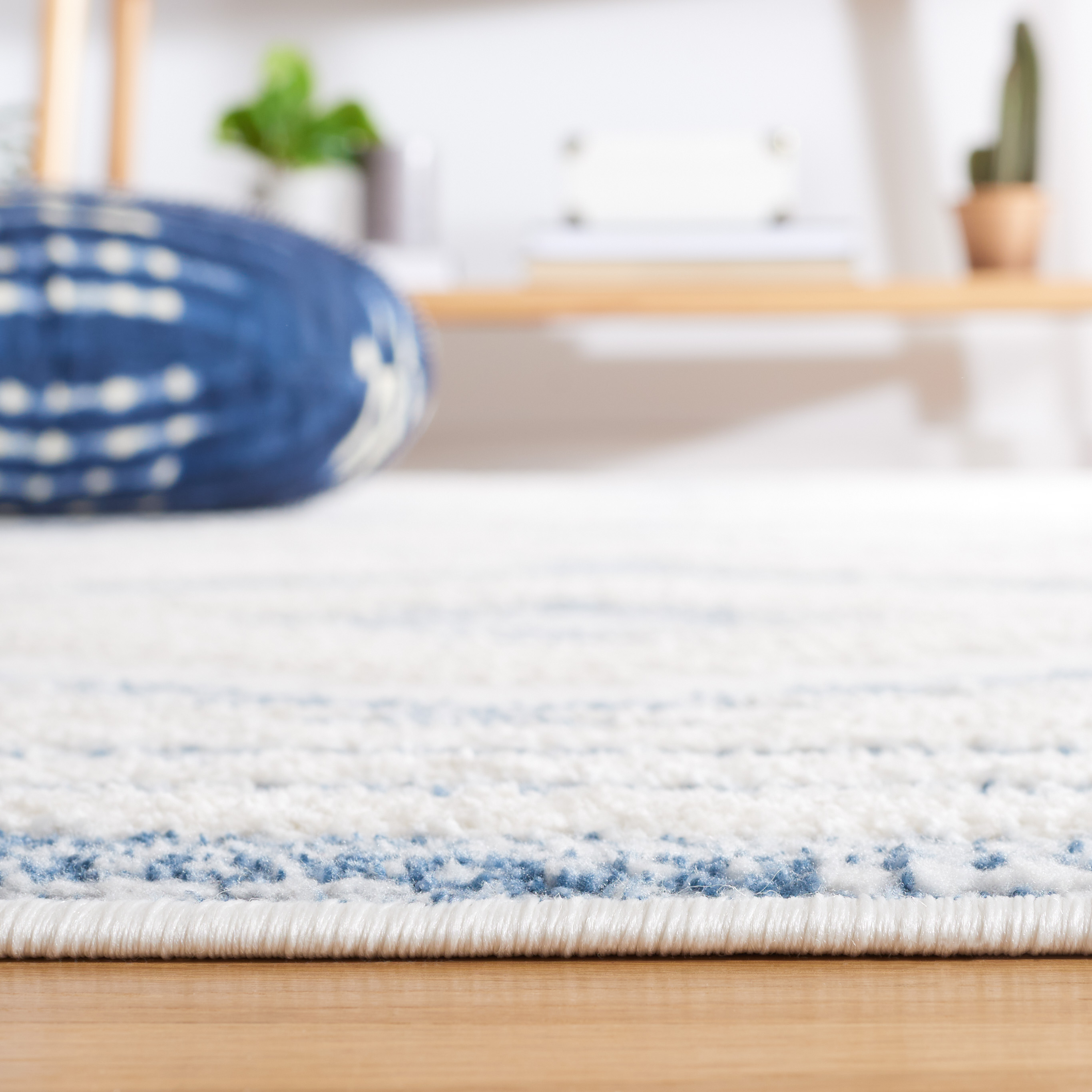 SAFAVIEH Alamo Stamen Geometric Area Rug, Ivory/Blue, 5'3" x 7'6"