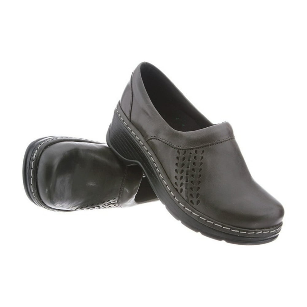 supportive clogs