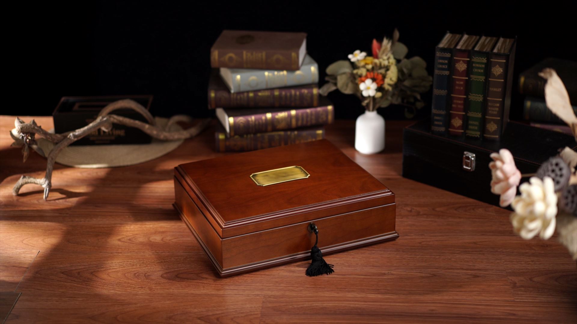 Arolly Romeo Memory Keepsake Box Organizer with Mahogany Wood Finish - Large Personal Storage Box with Locking Lid | Wooden Memory Box Gift for Anniversary, Wedding, Valentine, Birthday