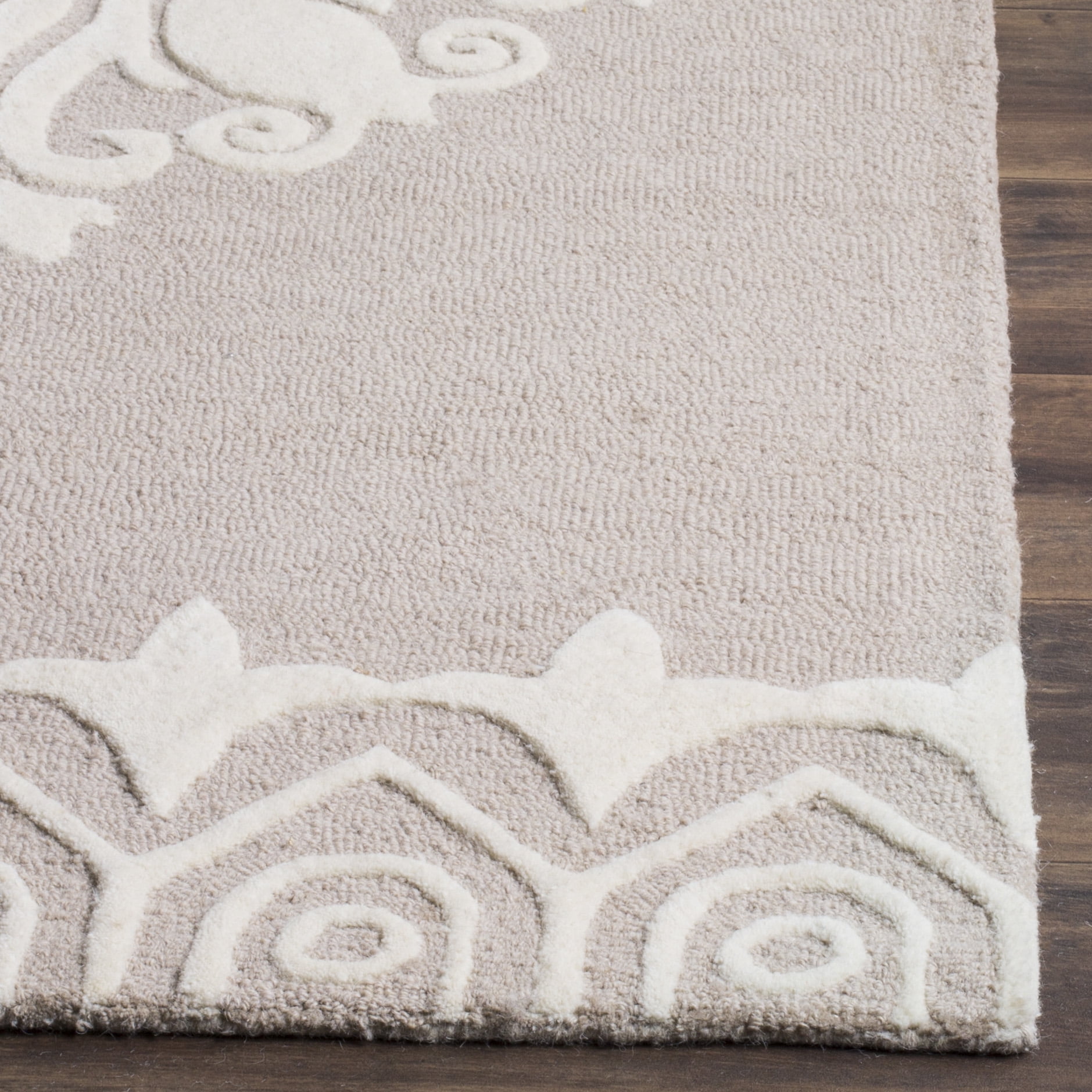 SAFAVIEH Bella Cecilia Medallion Wool Area Rug, Beige/Ivory, 8' x 10'
