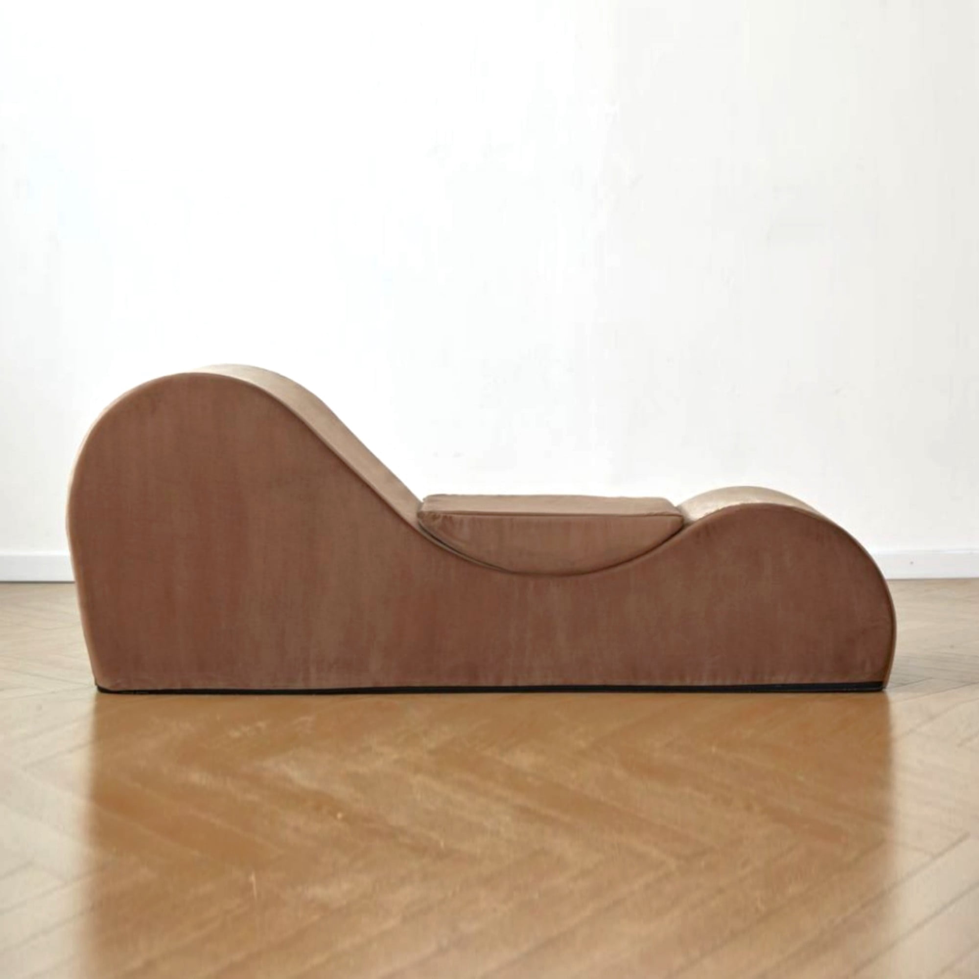 BSHTI 62.5" Polyurethane Yoga Chaise Lounge Chair with Washable Cover, Lazy Seating for Small Spaces(Brown)