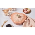 thumbnail image 2 of Cocotte Le Creuset - Hierro fundido esmaltado tradicional (1,25 L), color rosa, 2 of 2