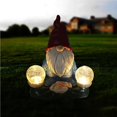 thumbnail image 4 of Naiovety Estatua de gnomo de jardín, figurita de gnomo de resina Solar, figurita de gnomo de césped para Patio, porche de césped Decoración del hogar, 4 of 5