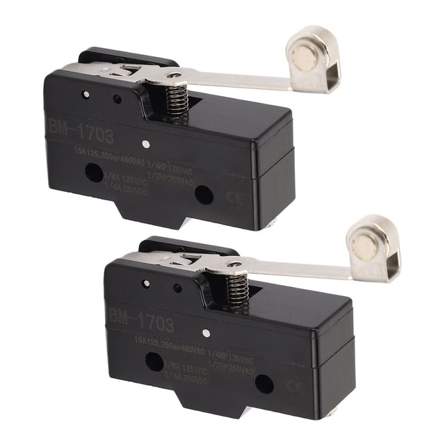microinterruptor con rodillo, 2 piezas microinterruptores de límite microinterruptor de límite de palanca microinterruptor de rendimiento confiable Vista 3/4 de dos microinterruptores BM 1703 en negro con palanca de acero y rodillo, carcasa PP reforzada, resorte y orificios de montaje; actuador de palanca para contactos y apagadores en aplicaciones industriales.