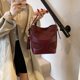 thumbnail image 3 of Bolso Cruzado Elegante para Mujer Gran Capacidad Con Costuras Terciopelo Ante Comm () Púrpura Y Rojo 2024, 3 of 9