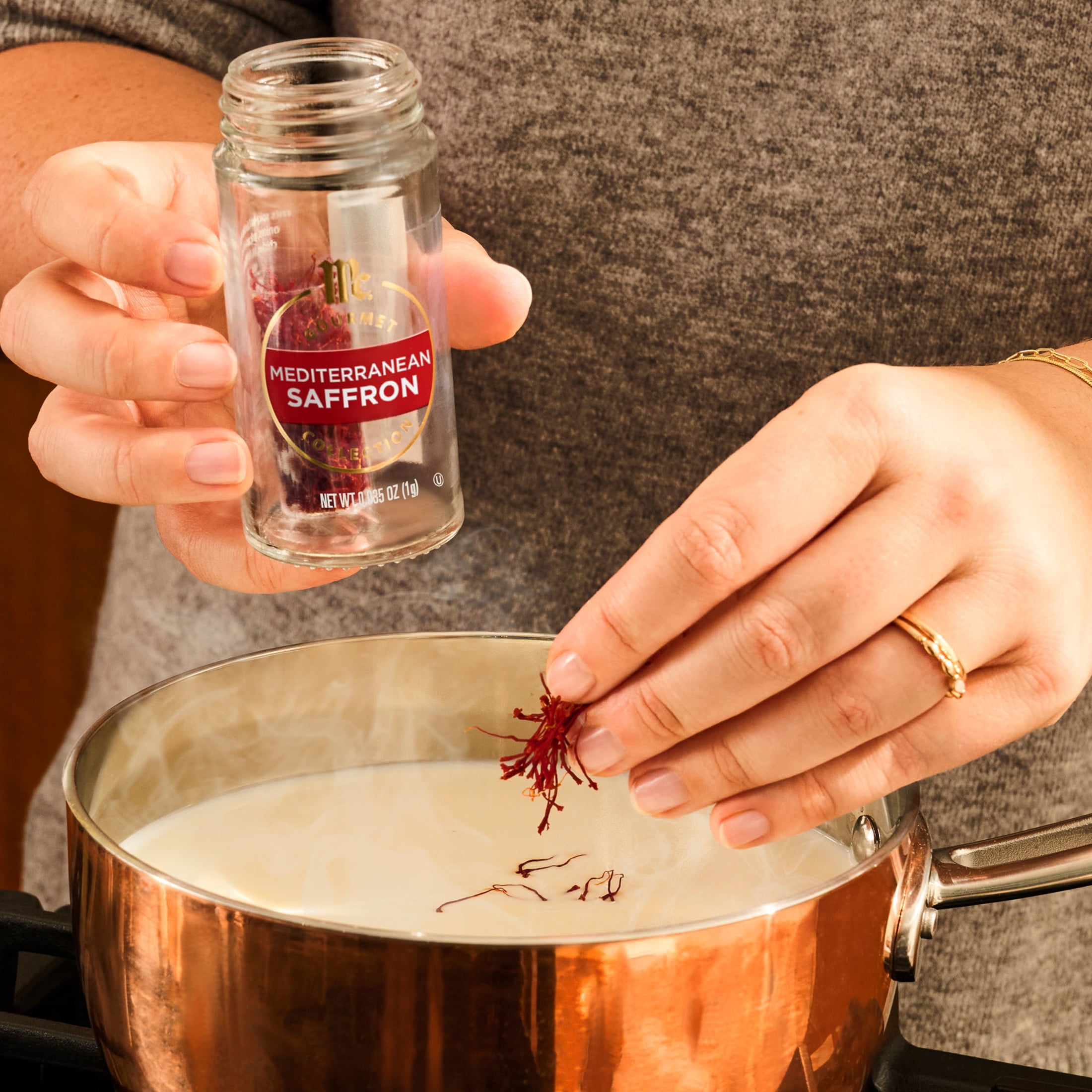 McCormick Gourmet Saffron, 0.04 oz Bottle