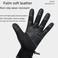 thumbnail image 3 of Guantes de ciclismo de invierno Q9063, impermeables, cálidos, de terciopelo, con pantalla táctil, a prueba de viento, para motocicleta, fitness, deportes al aire libre, 3 of 4