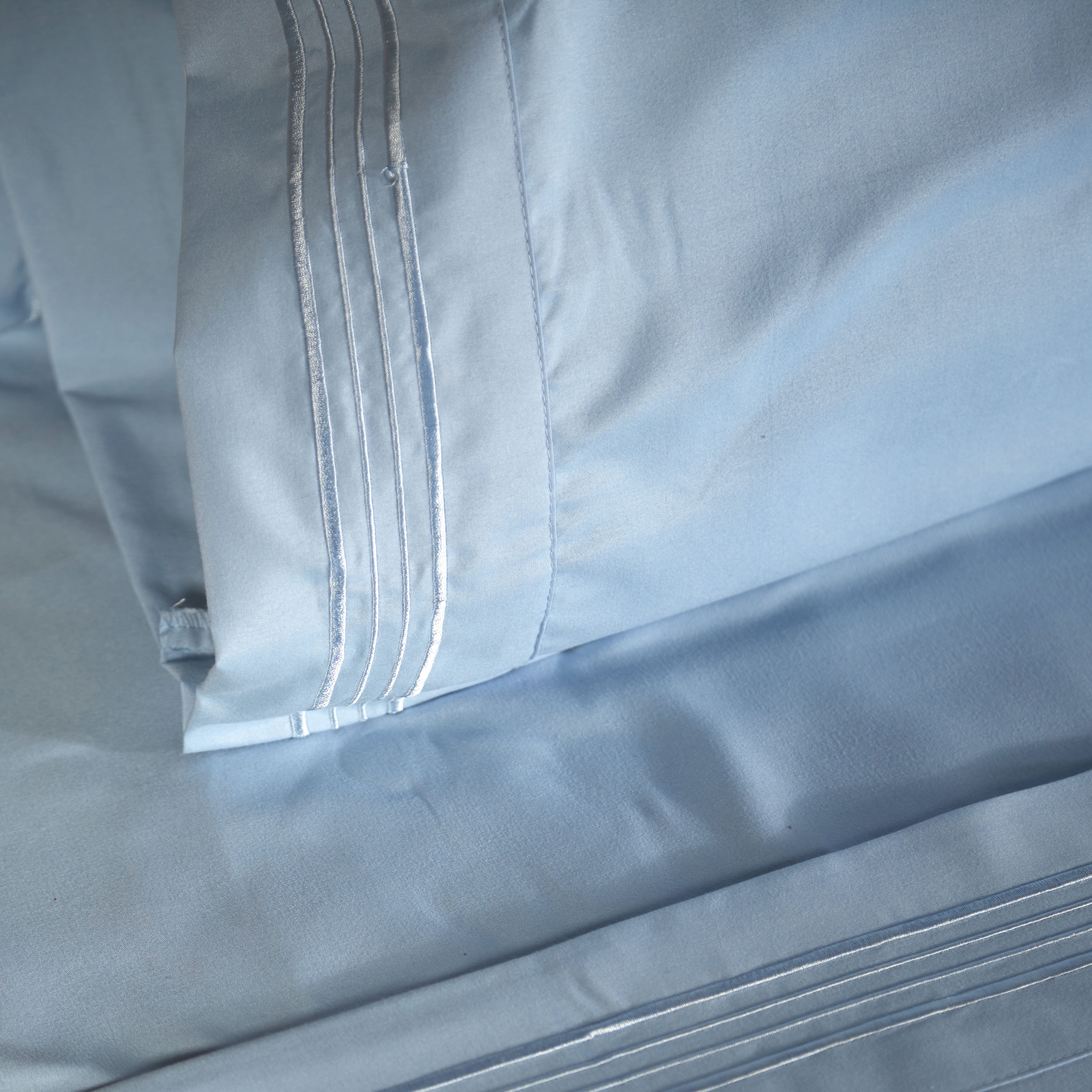 Linum Home Textiles 1800 TC Brushed Microfiber Sheet Set with 4 Line Embroidery
