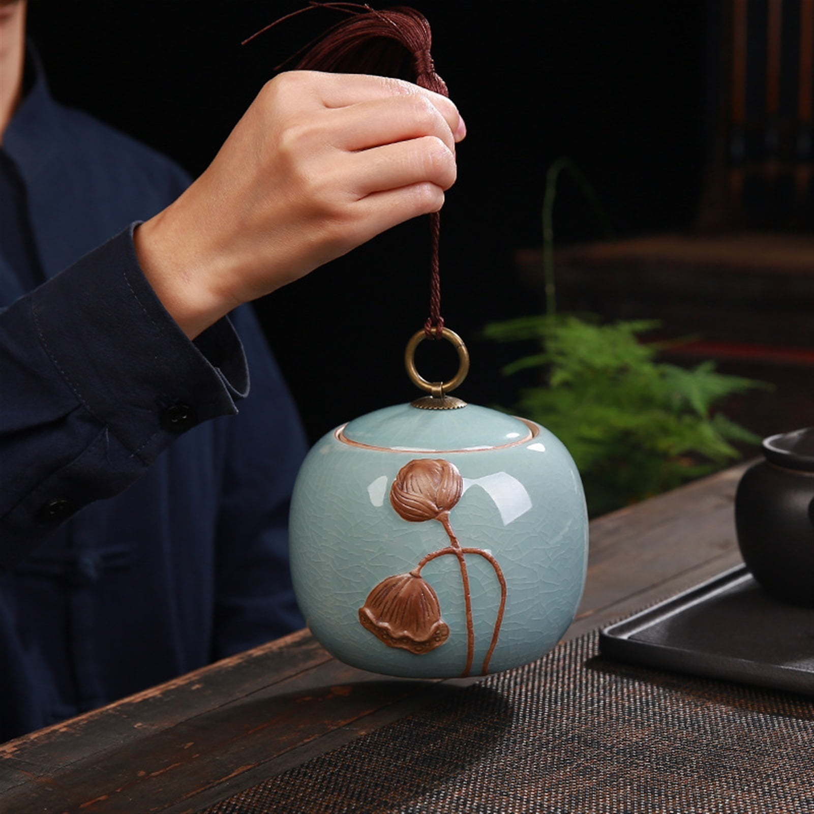 700ml Large Pottery Vintage Lotus Jar Tight Seal Container Ceramics Pot Elegance Leak-Proof Pet Ashes Urn