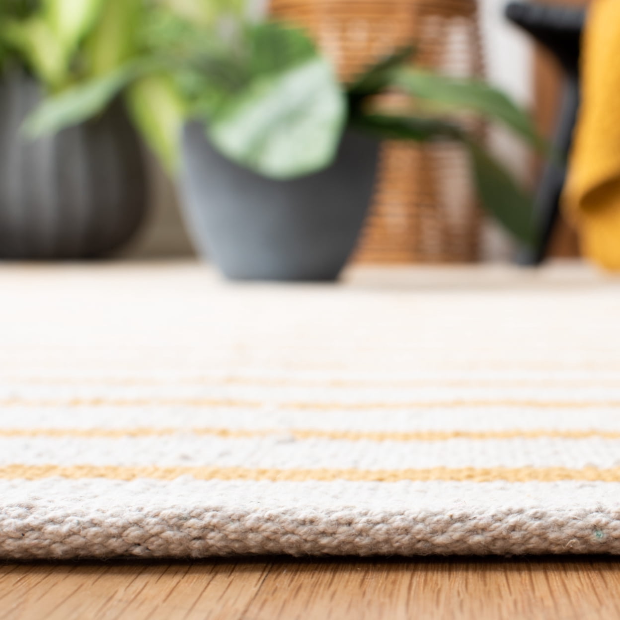 SAFAVIEH Montauk Amadine Striped Cotton Area Rug, Ivory/Gold, 9' x 12'