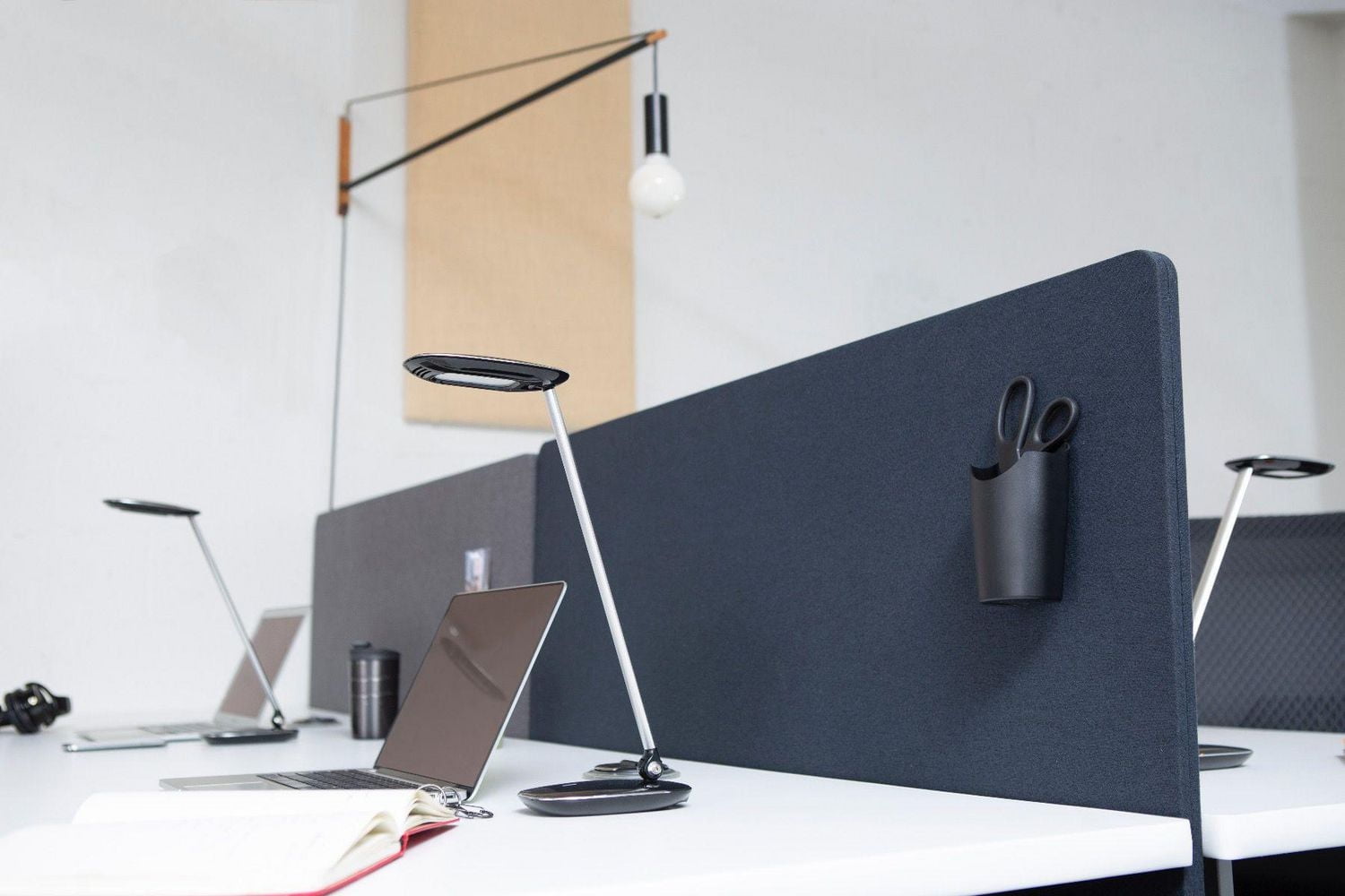 Luxor Récupère le Panneau de Confidentialité de Bureau de 48" de Largeur x 24" de Hauteur - Gris Ardoise