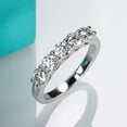 thumbnail image 2 of Anillo AnuClub con 5 piedras de moissanita, 1,5 quilates, color D, color VVS1, plateado, 2 of 9