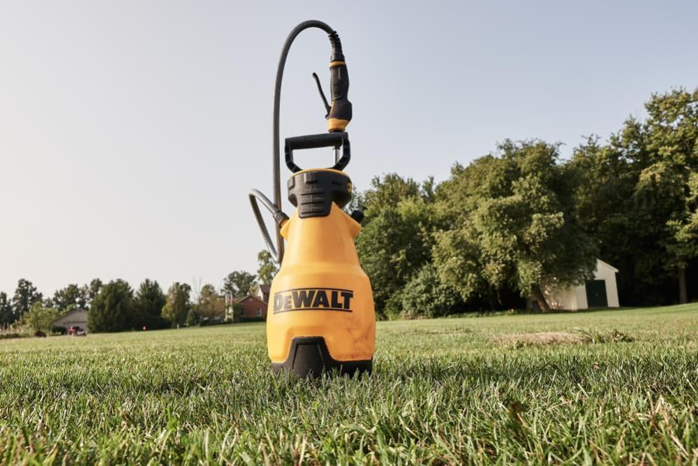 Dewalt 190612 Professional Manual Pump Sprayer 2 Gallon Walmart