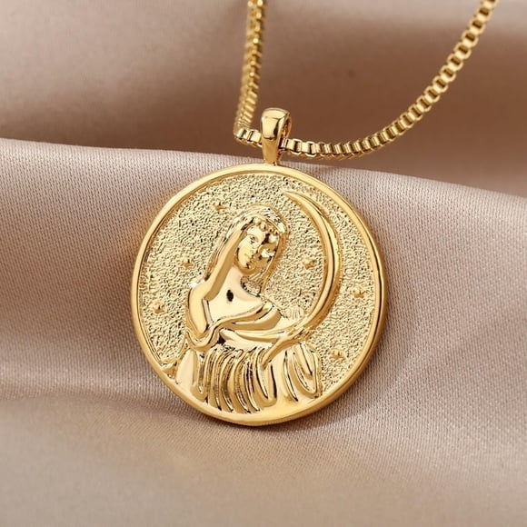 Collier Médaillon Mythe Selene Artemis Hecate Plaqué Or 18K Collier Reine pour Femmes