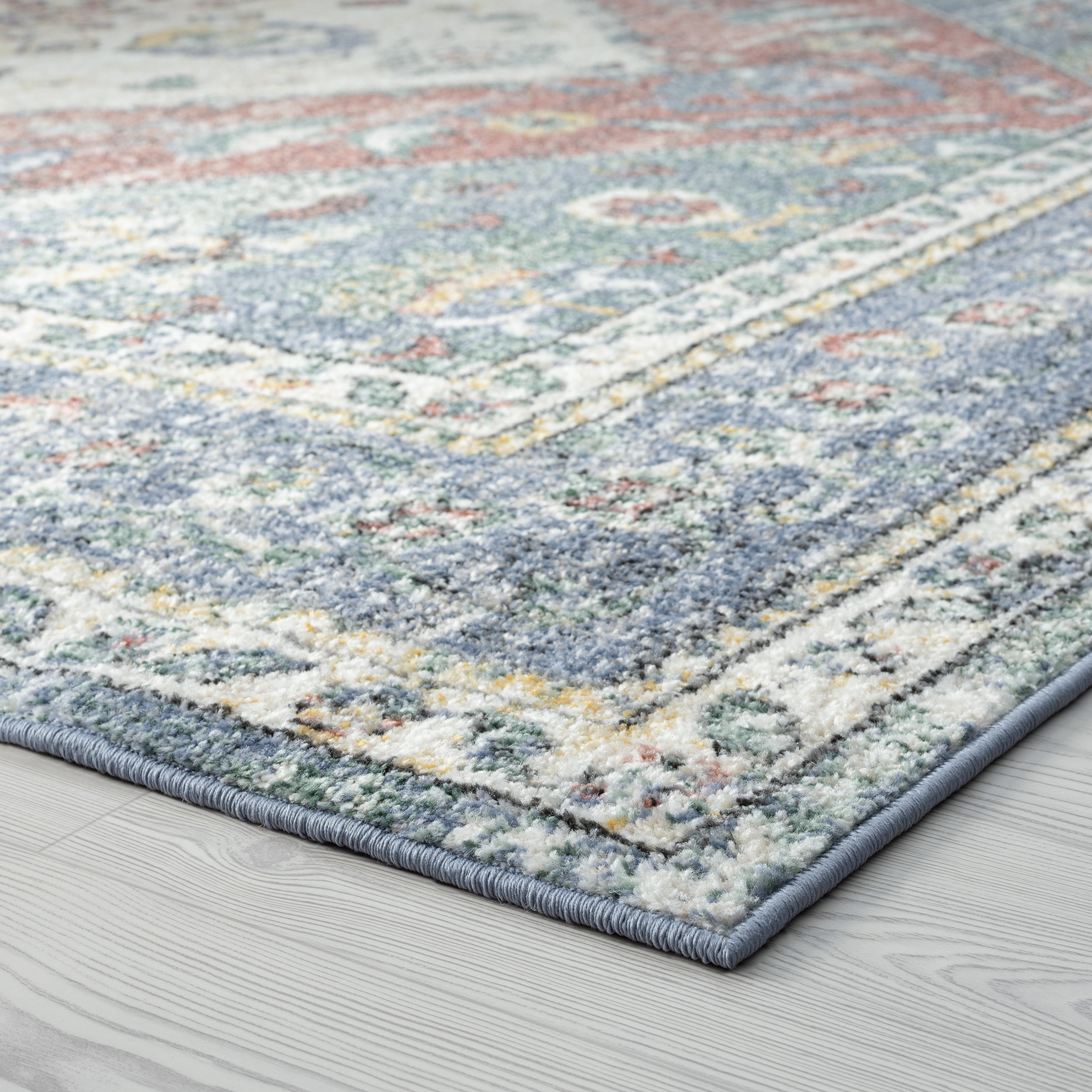 Addison Traditional 5' x 7' Cream and Blue Polypropylene Indoor Area Rug