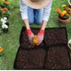 thumbnail image 4 of Juego de 2 bolsas cuadradas de tela gruesa para plantar verduras, 107 litros, 4 rejillas, macetero para patatas, zanahorias, cebollas y flores Rojo Verde Cocina, Decoración y Otros, 4 of 5