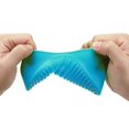 thumbnail image 2 of Paquete de 2 mini guantes de horno de silicona resistentes al calor para cocinar y hornear, color azul, 2 of 3