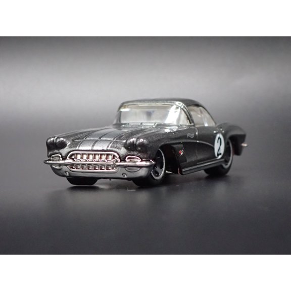 (Open Box) 1962 62 CHEVY CHEVROLET CORVETTE GRAY 1:64 SCALE DIORAMA DIECAST MODEL CAR