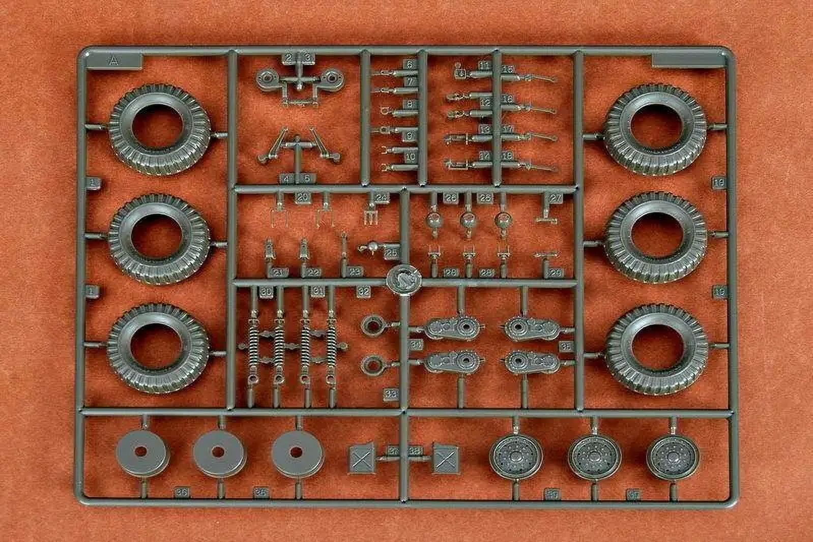 Trumpeter 00326 1/35 JGSDF Command post Car Type 82 Plastic Model Kit