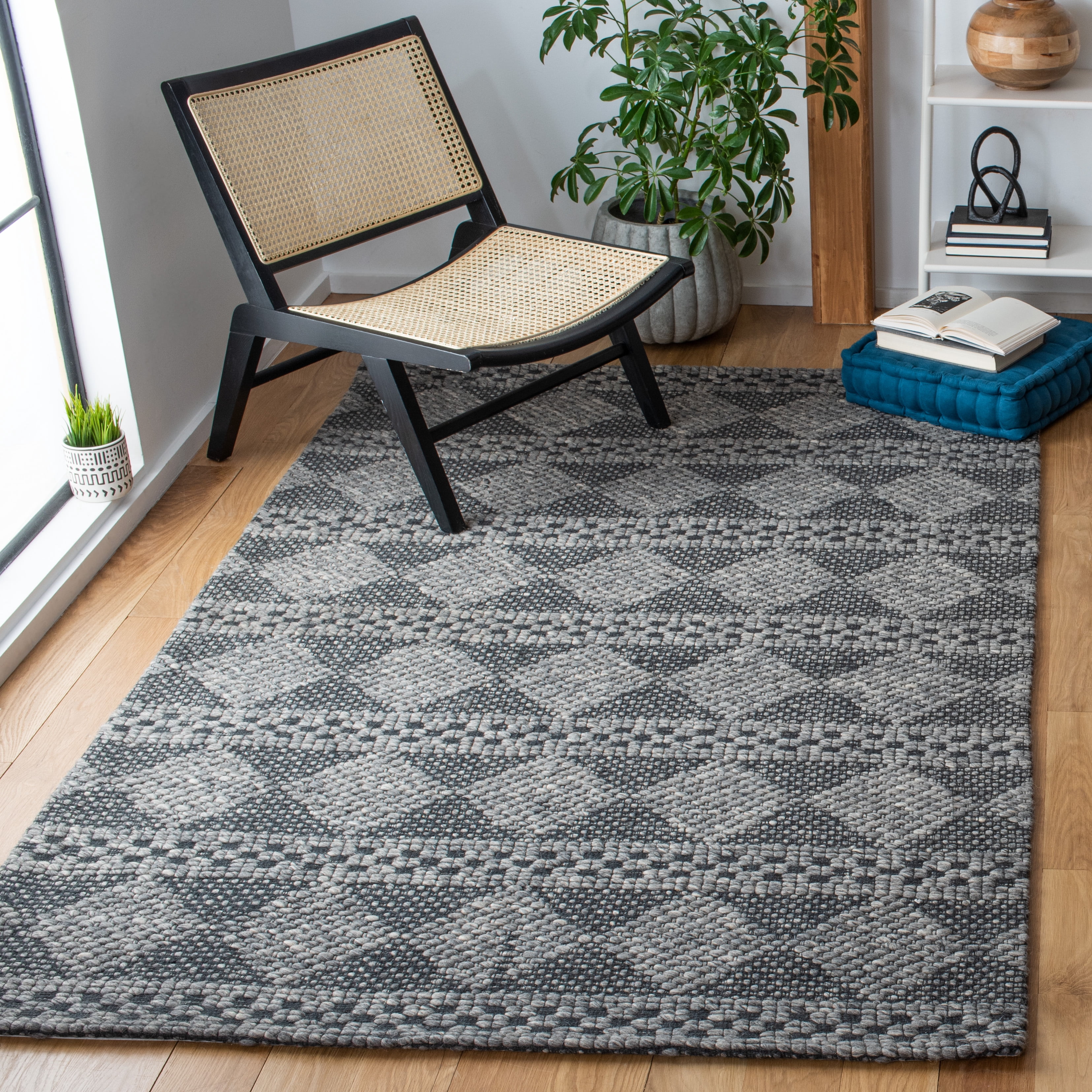 SAFAVIEH Marbella Matilda Diamond Area Rug, Dark Grey, 3' x 5'