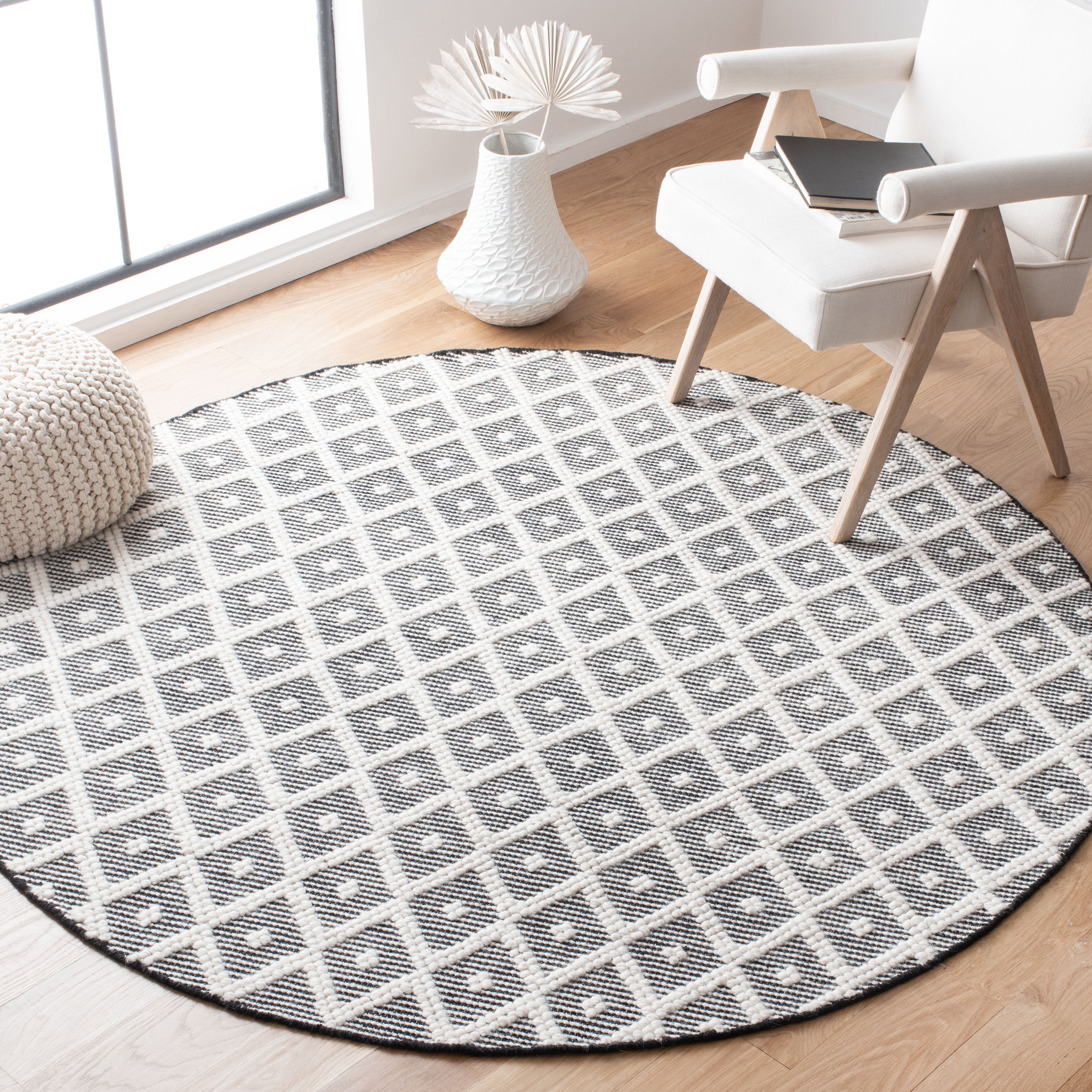 SAFAVIEH Natura Hollie Geometric Area Rug, Ivory/Black, 6' x 6' Round