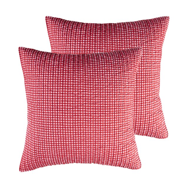 Merry & Bright de Levtex Home - Gnomo para las fiestas - Fundas de almohada acolchadas estilo europeo (66 x 66 cm) - Micro guinga - Rojo y blanco - Reversible - Algodón/poliéster