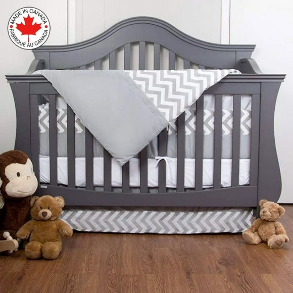 Bebelelo Ensemble de Literie pour Bébé 7 Pcs - Ensemble de Lit de Bébé Incluant Jupe, Couette, Housse de Couette, Drap-Housse, et Plus pour Enfants, Garçons, Filles (Motif à Chevrons Gris et Blanc en Zigzag)