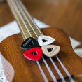 thumbnail image 3 of Púas De Ukelele De Cuero Con Orificio Recortado En Forma De Diamante Para Un Mejor Agarre Nunca Deje Caer La Púa Mientras Toca, También Funciona Como Púa De Guitarra O Púa De Bajo 100% Cuero Genuino,, 3 of 8
