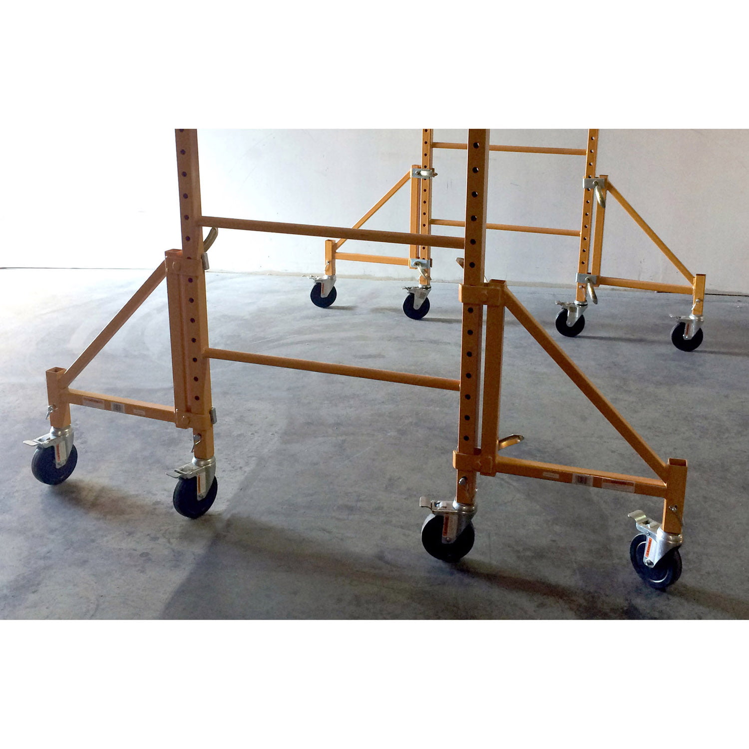 18 inch Scaffolding Outriggers with Casters 4 Piece Set 