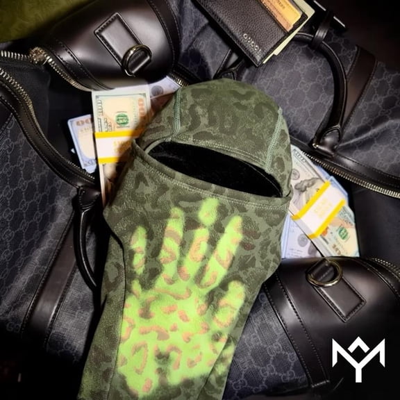 Heat Reactive Ski Mask, Unisex Temperature Sensitive Color Change Balaclava, Face Mask & Neck Gaiter for Motorcycle, Fishing, Hiking, Skiing, Breathable, Warm, Windproof Outdoor Sports Gear