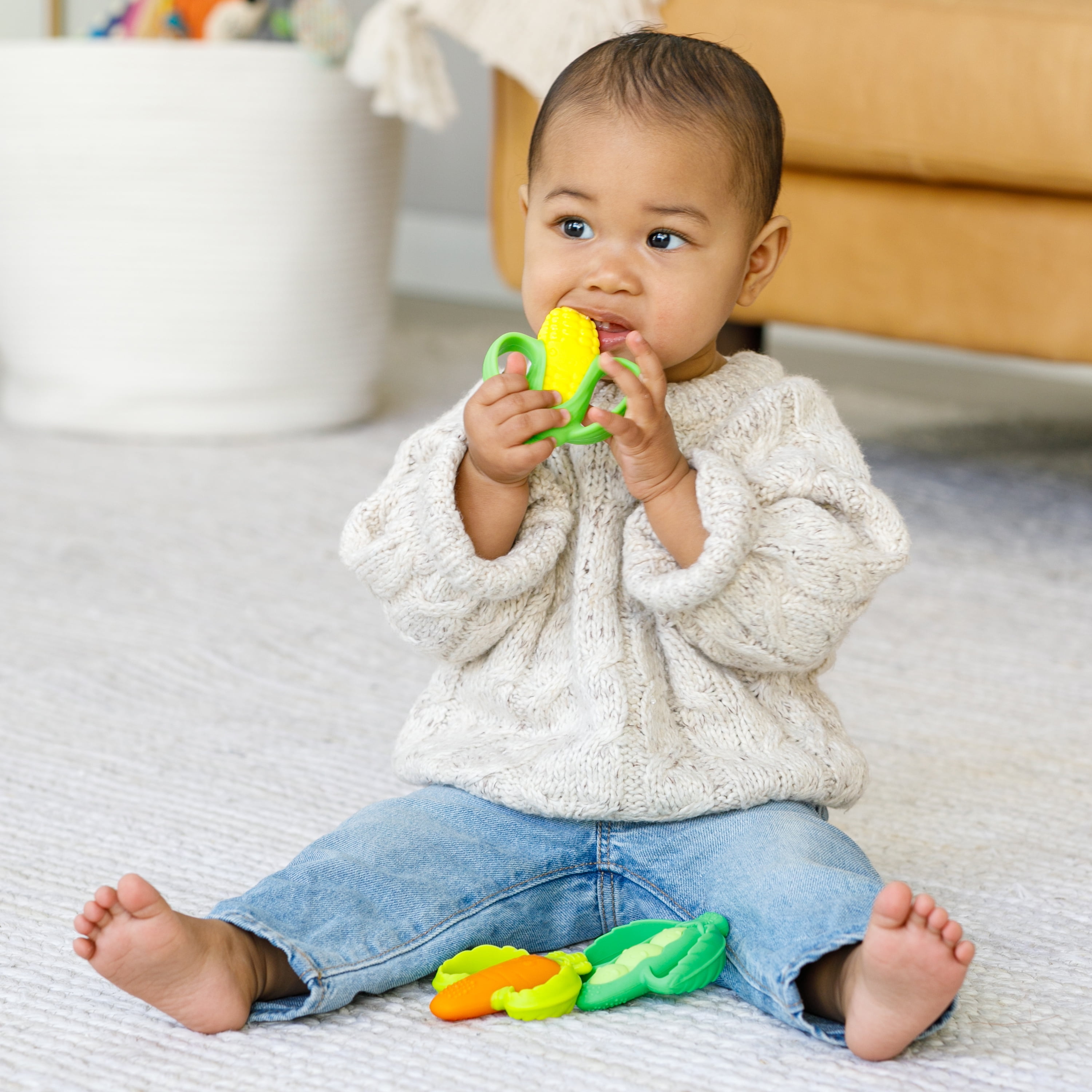 Infantino Farmers Market Veggie Teether Gift Set, for Babies 6-12 Months, Multicolor